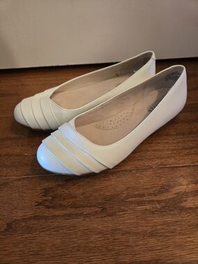 Cliffs by WHITE MOUNTAIN Cream Women's Ballet Flats